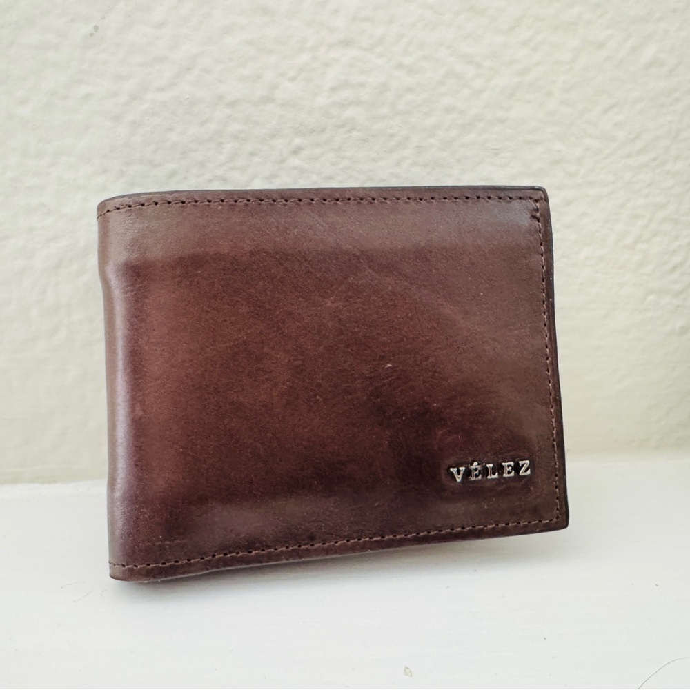 Vélez Brown Leather Bi-Fold Wallet Brand New in Box Made in Colombia